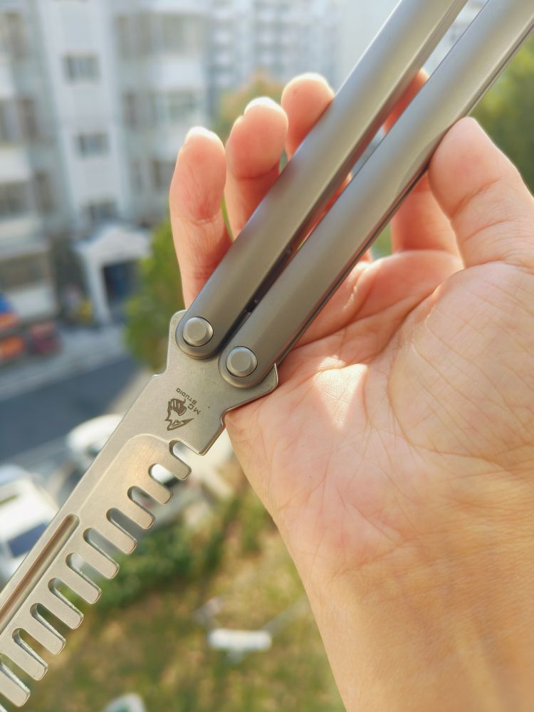 Maxace Knives 使徒 M390刃 一体钛柄 蝴蝶甩刀 1880