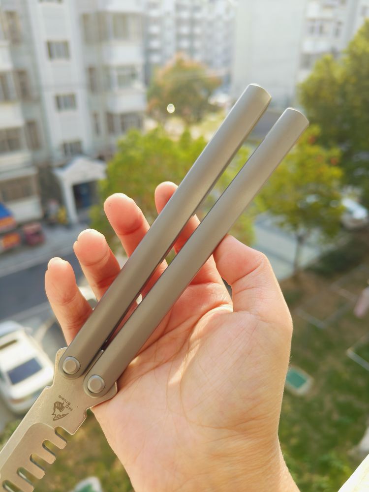 Maxace Knives 使徒 M390刃 一体钛柄 蝴蝶甩刀 1880