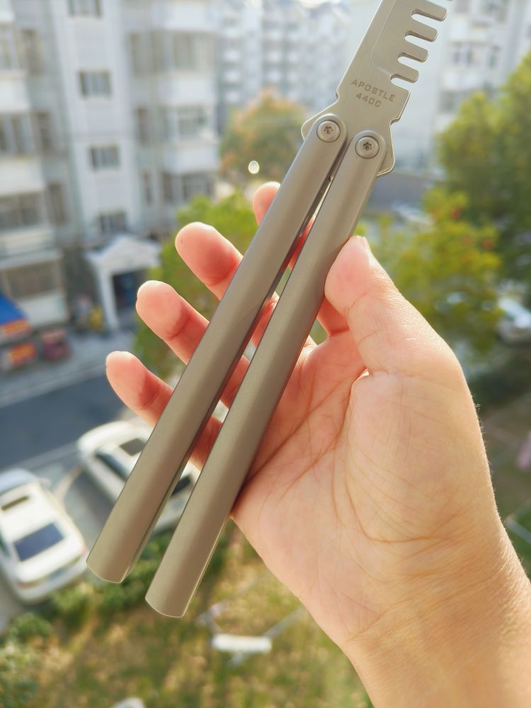 Maxace Knives 使徒 M390刃 一体钛柄 蝴蝶甩刀 1880