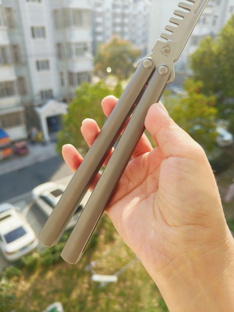Maxace Knives 使徒 M390刃 一体钛柄 蝴蝶甩刀 1880