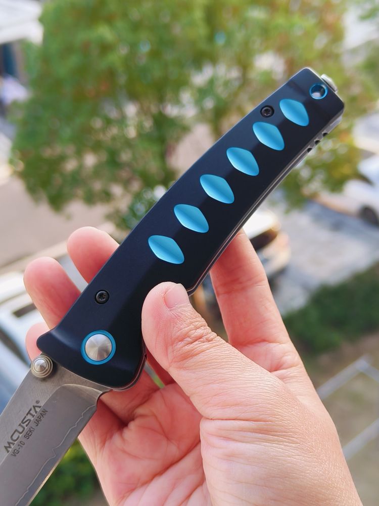 Mcusta Knives VG10钢芯三层钢 铝合金柄 MC-0041C 950