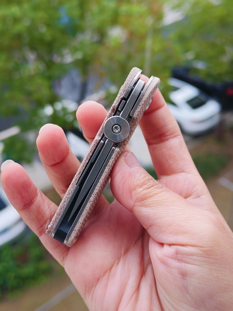 【售完】Kansept Knives Dash 154CM钢 米卡塔手柄 T3045A6 棕色 原价468 特惠220