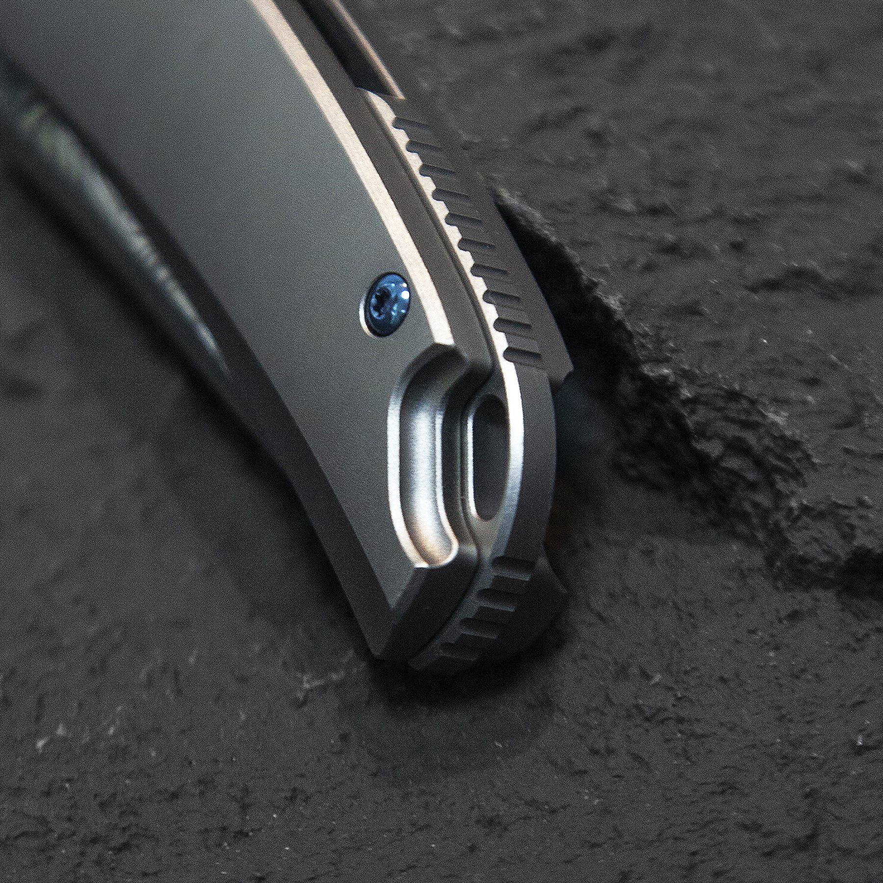 Bestech Knives BT2111E 大马士革钢 钛合金柄 锆钛刀枕