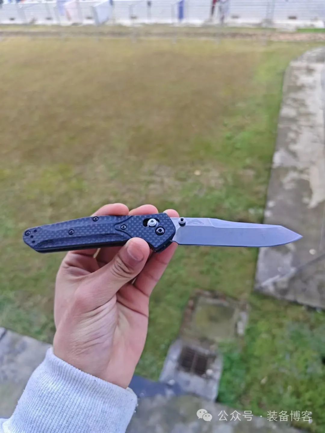 已故设计师奥斯本的经典之作：benchmade-940