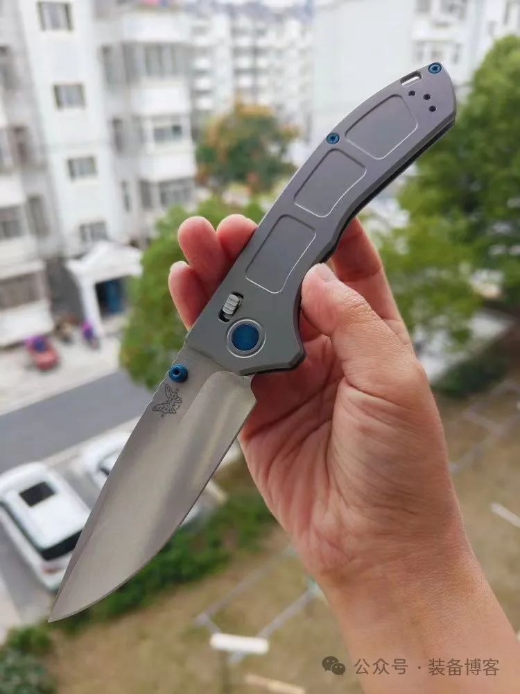 Benchmade 蝴蝶旗舰748 Narrows：轻盈与坚固的完美结合
