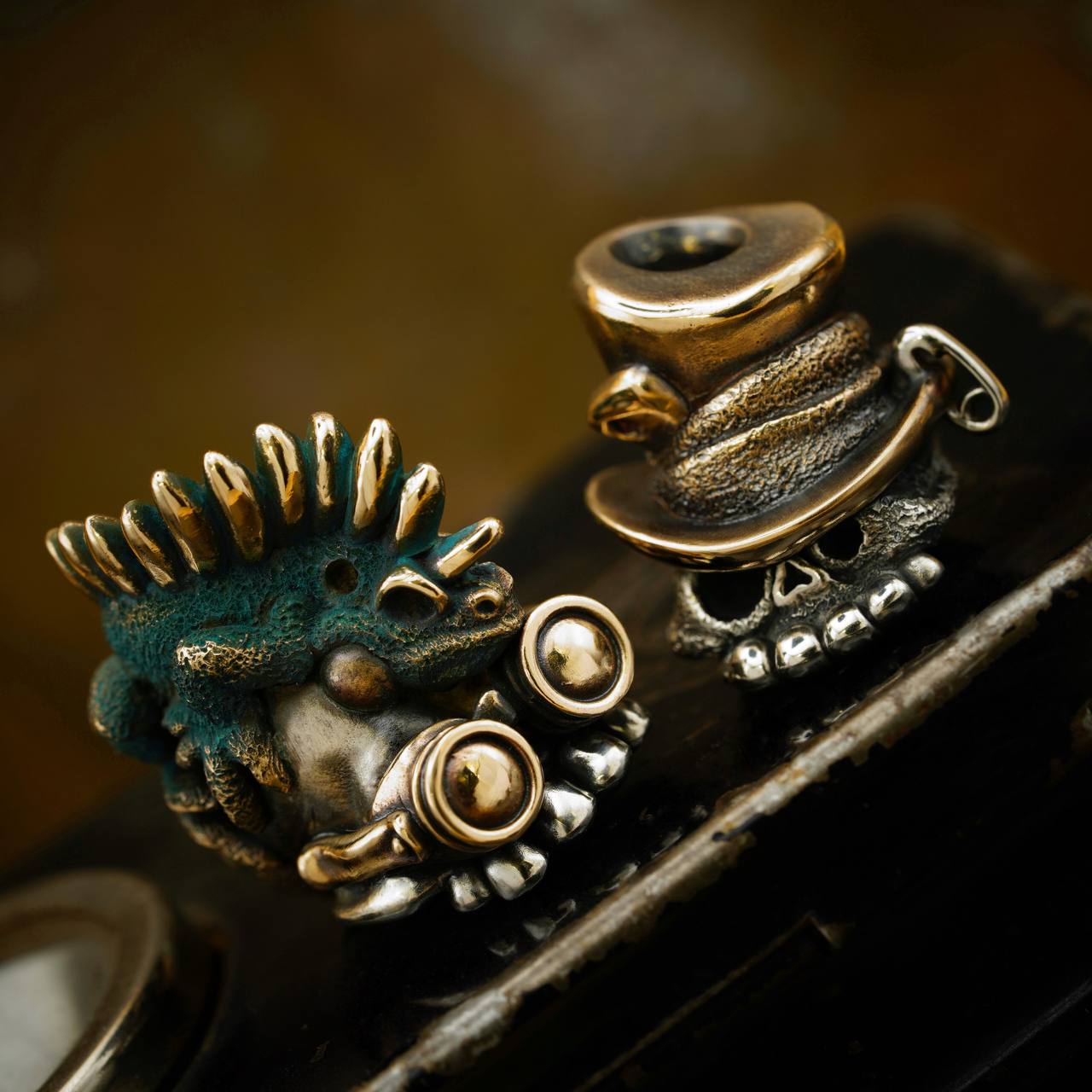 Phase Objects Mad Hatter 俄罗斯过去式疯帽子先生刀坠吊坠 1580