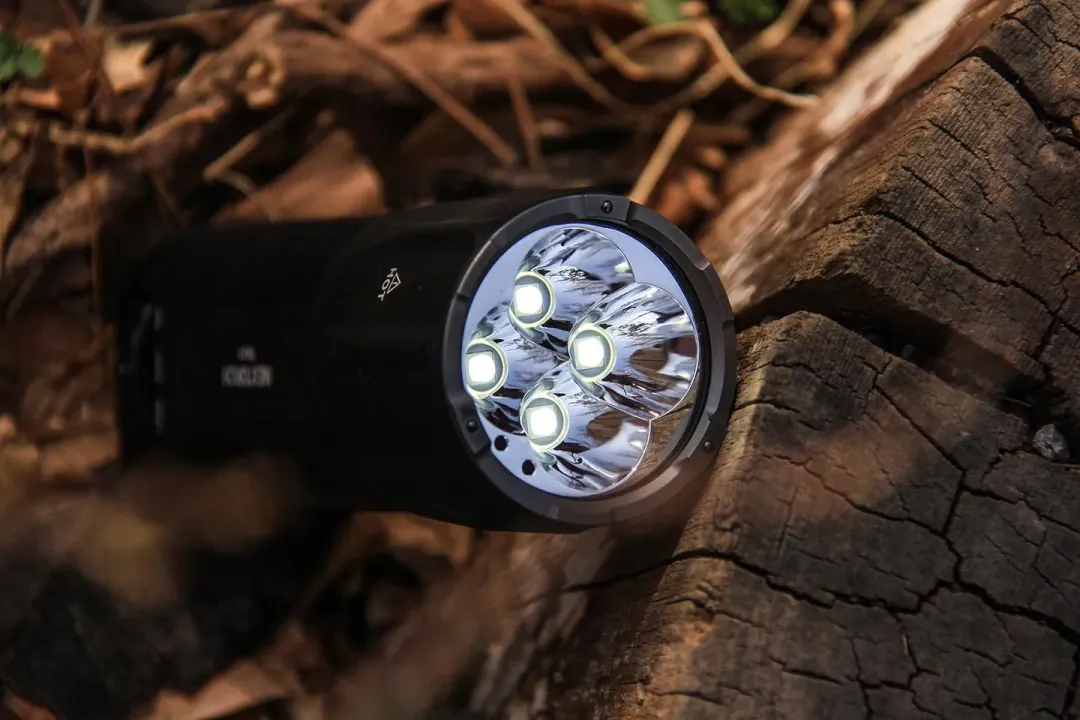 新品测评 | 夜战先锋！一万流明专业战术搜索手电TA31 - 装备博客