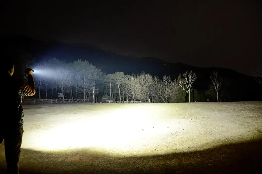 新品测评 | 夜战先锋！一万流明专业战术搜索手电TA31 - 装备博客