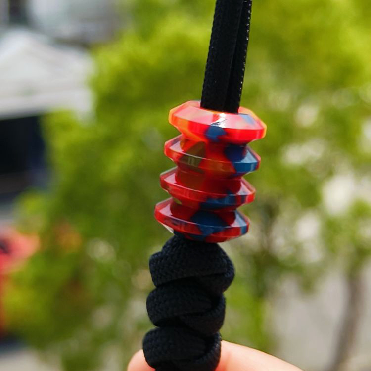 SSD工作室 树脂撞色伞绳刀坠 28