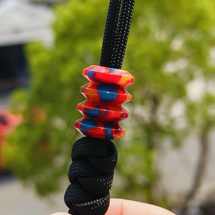 SSD工作室 树脂撞色伞绳刀坠 28