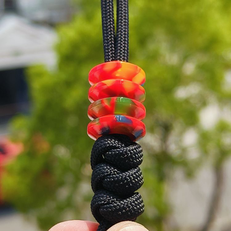 SSD工作室 树脂撞色伞绳刀坠 28