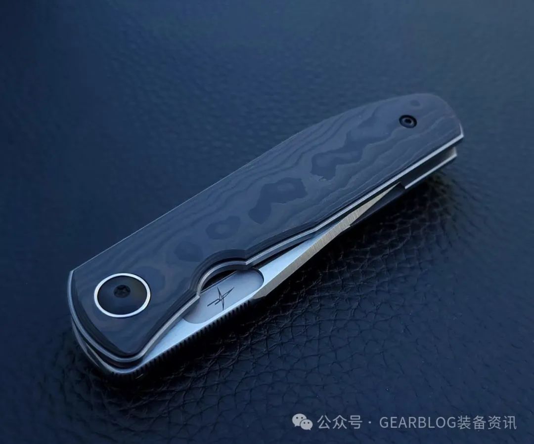 Bull Knives 推出 Mini Xyro 定制版量产刀