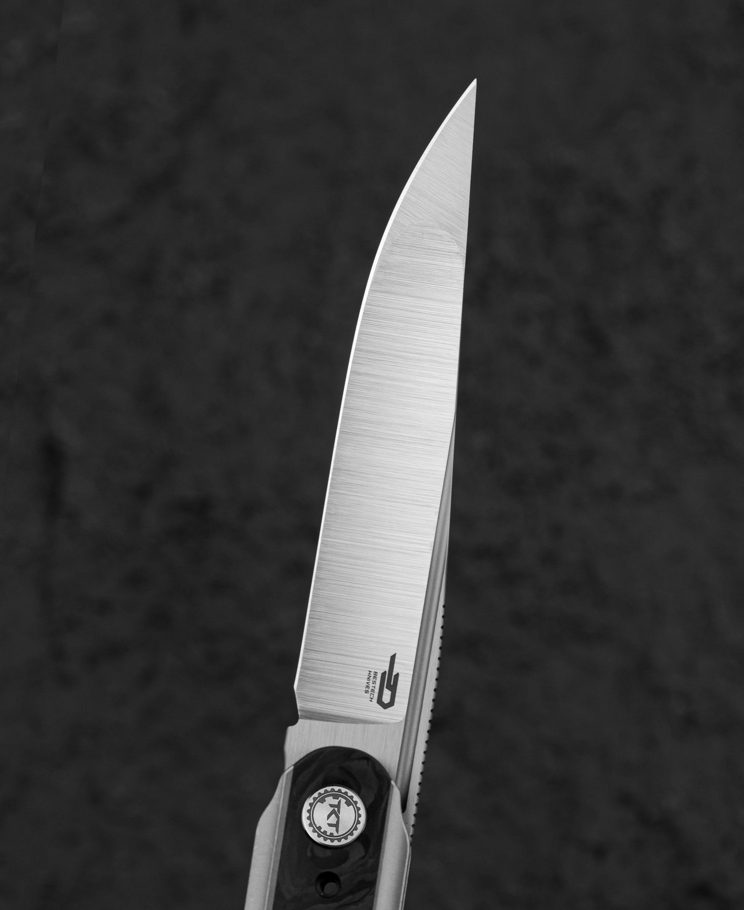 Bestech Spear Phisher M390钢 钛合金+碳纤维柄 BT2405A 黑色 2100