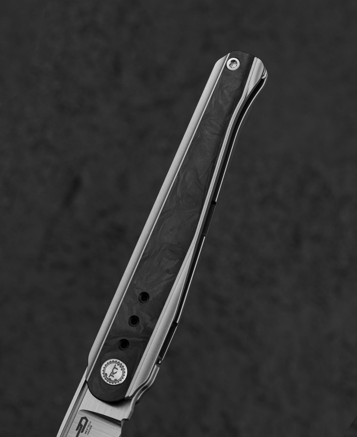 Bestech Spear Phisher M390钢 钛合金+碳纤维柄 BT2405A 黑色 2100