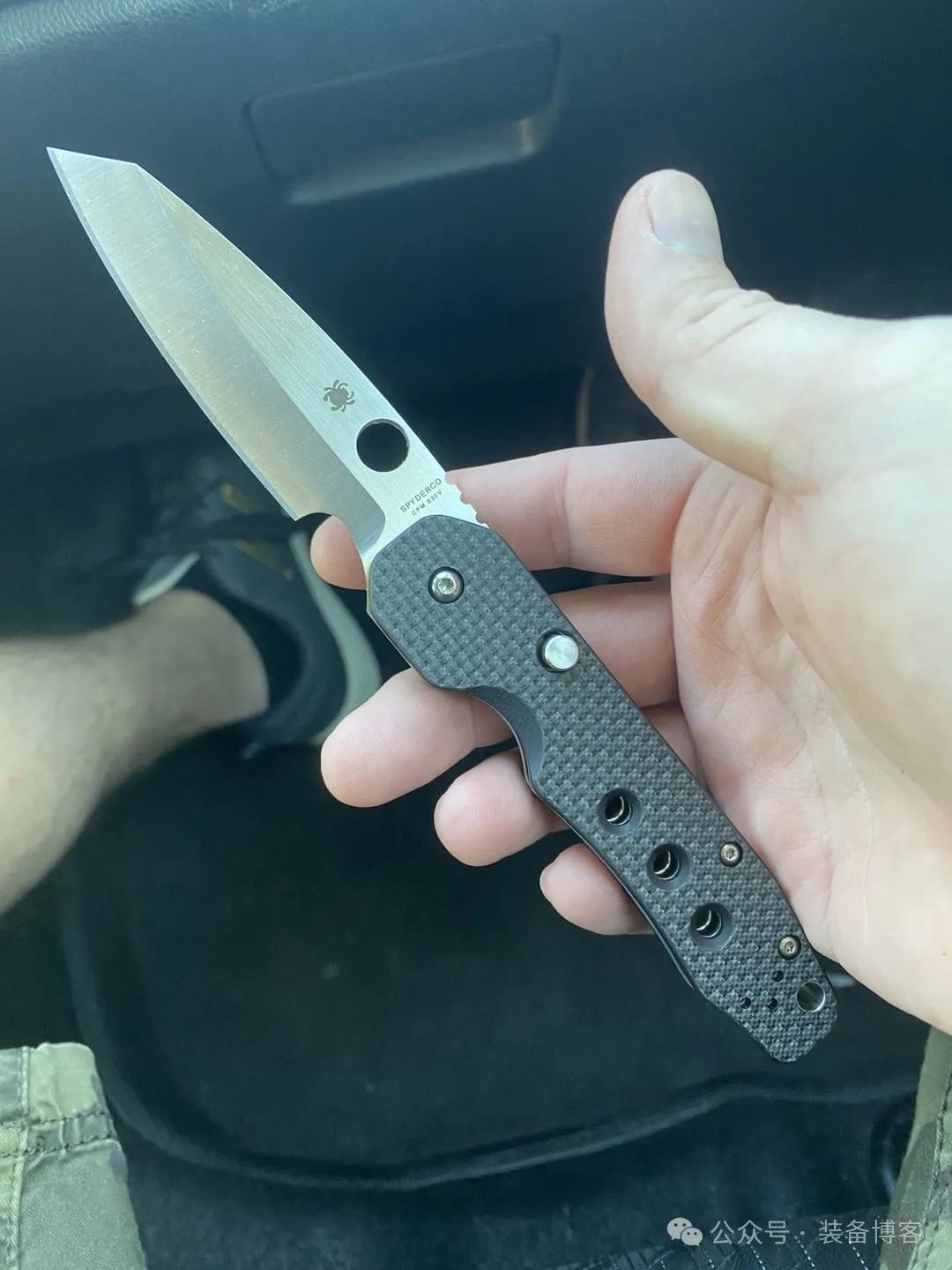 Spyderco Smock 体验来自蜘蛛公司的前置背鳍快开 - 装备博客