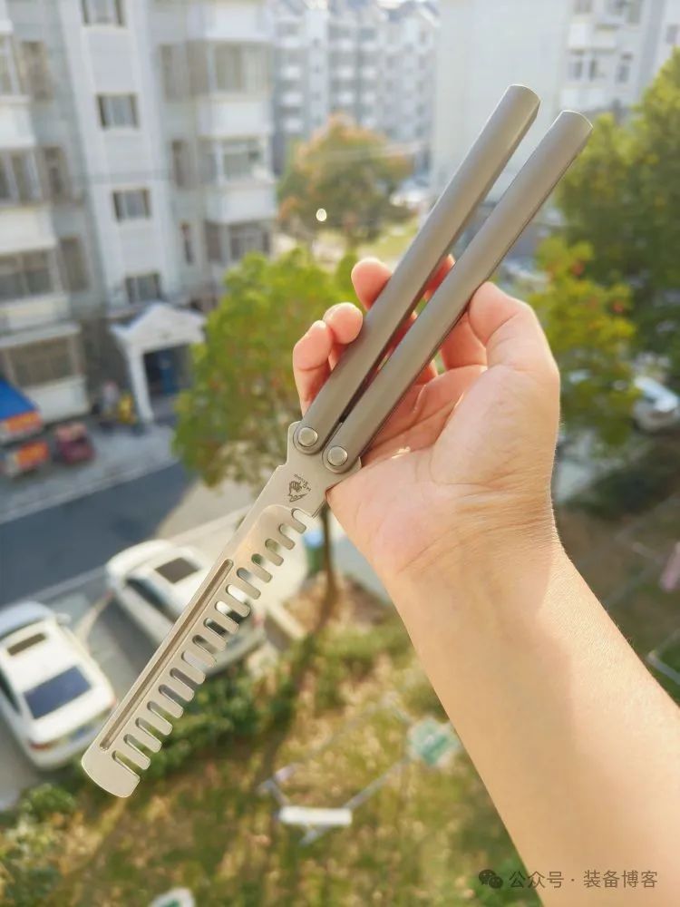 蝴蝶刀爱好者必选的品牌之一：Maxace Knives - 装备博客