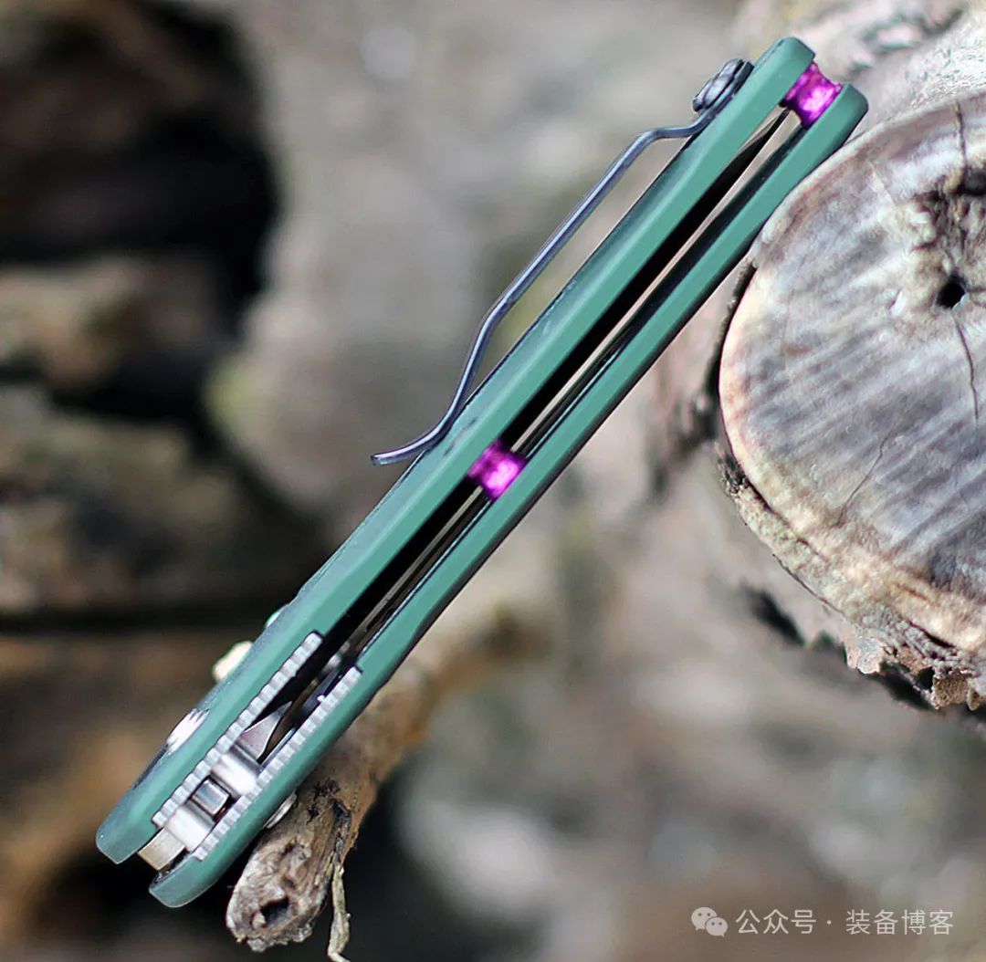 Benchmade 爱好者必备的型号之一：迷你奥斯本