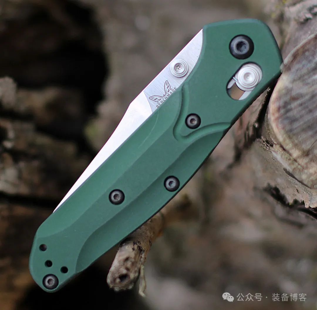 Benchmade 爱好者必备的型号之一：迷你奥斯本