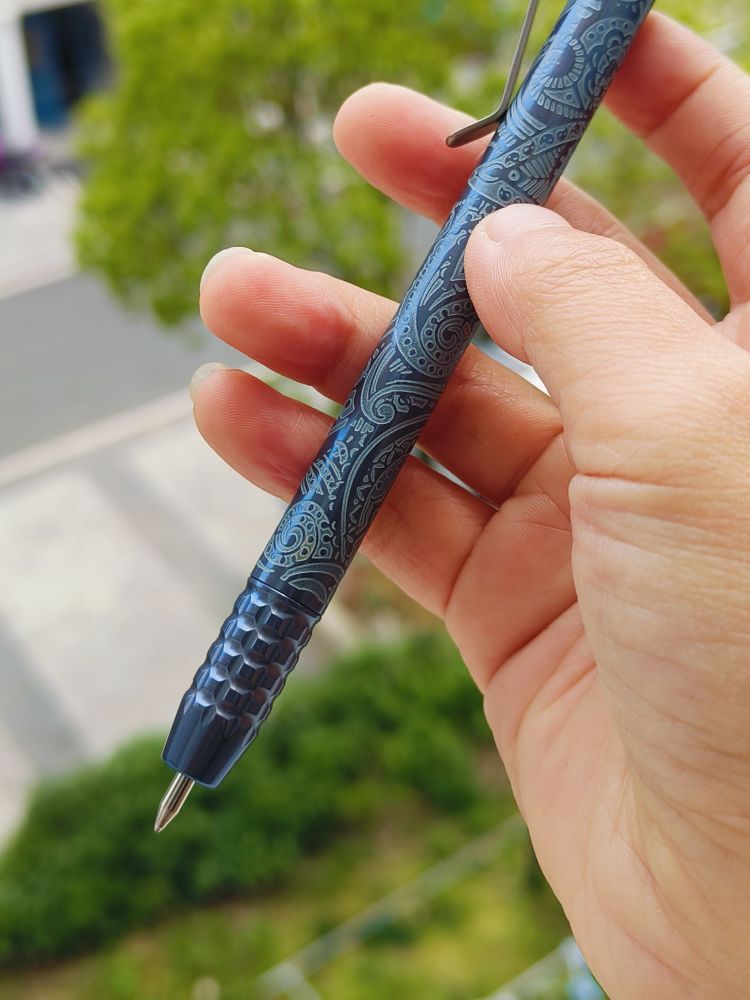 【售完】Ti2 Design 钛合金磁蚀刻阳极氧化蓝色 磁吸式 圆珠笔 原价1580 清仓价1100