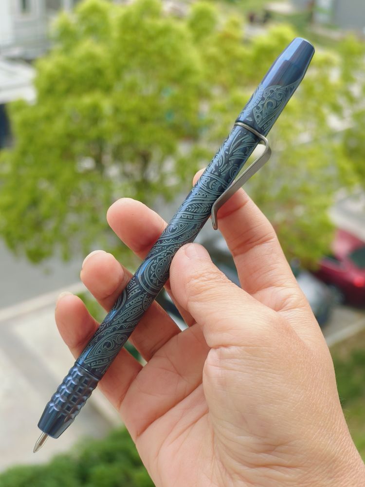 【售完】Ti2 Design 钛合金磁蚀刻阳极氧化蓝色 磁吸式 圆珠笔 原价1580 清仓价1100