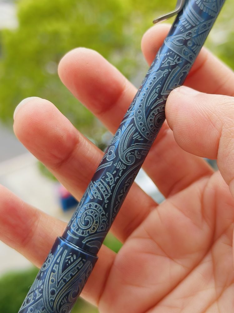 【售完】Ti2 Design 钛合金磁蚀刻阳极氧化蓝色 磁吸式 圆珠笔 原价1580 清仓价1100