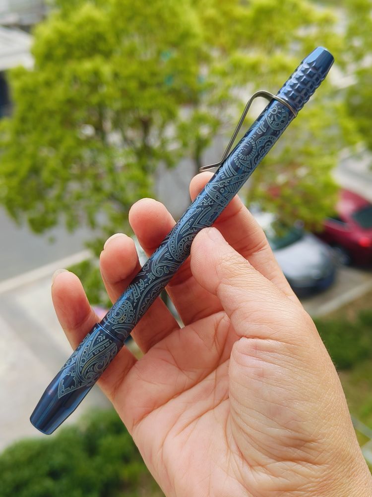 【售完】Ti2 Design 钛合金磁蚀刻阳极氧化蓝色 磁吸式 圆珠笔 原价1580 清仓价1100