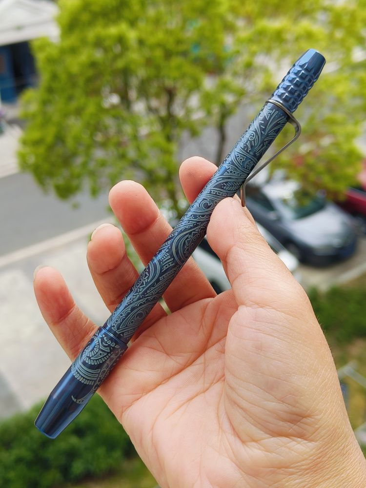 【售完】Ti2 Design 钛合金磁蚀刻阳极氧化蓝色 磁吸式 圆珠笔 原价1580 清仓价1100