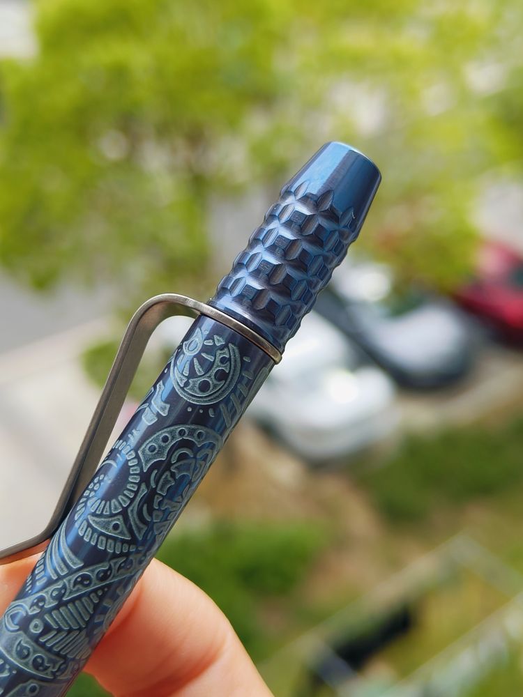 【售完】Ti2 Design 钛合金磁蚀刻阳极氧化蓝色 磁吸式 圆珠笔 原价1580 清仓价1100