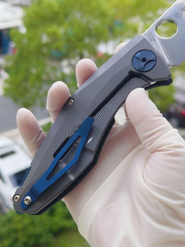 Spyderco C235CFTIP CPM-S90V钢 碳纤维+钛柄 3800