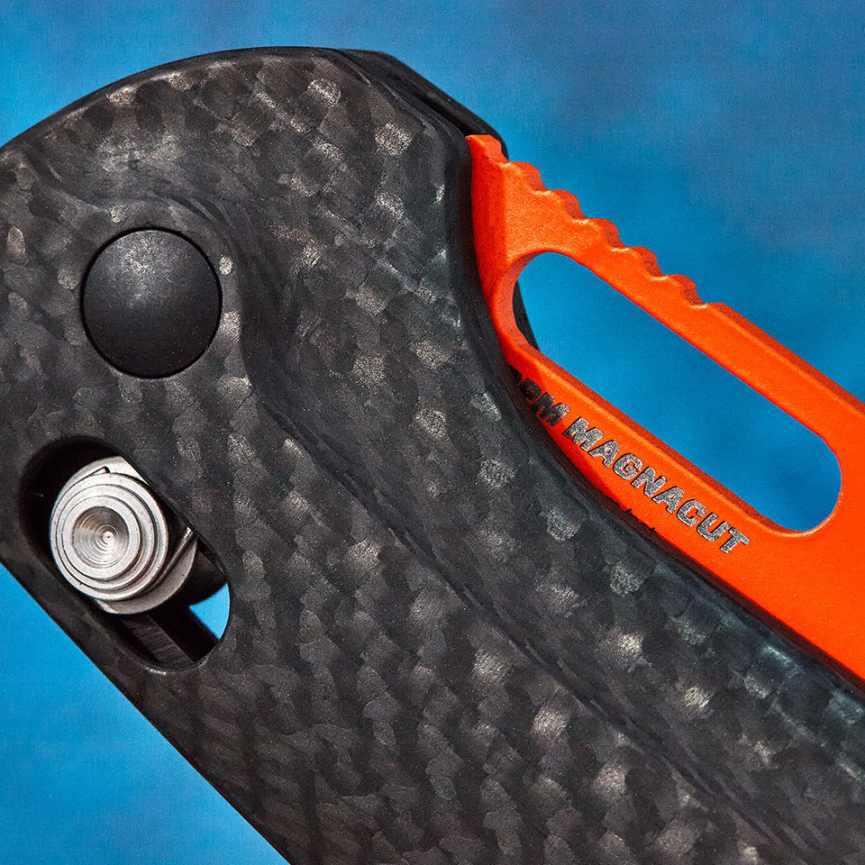 Benchmade Taggedout CPM-MagnaCut钢 碳纤维柄 15535OR-01 黑橙 2600