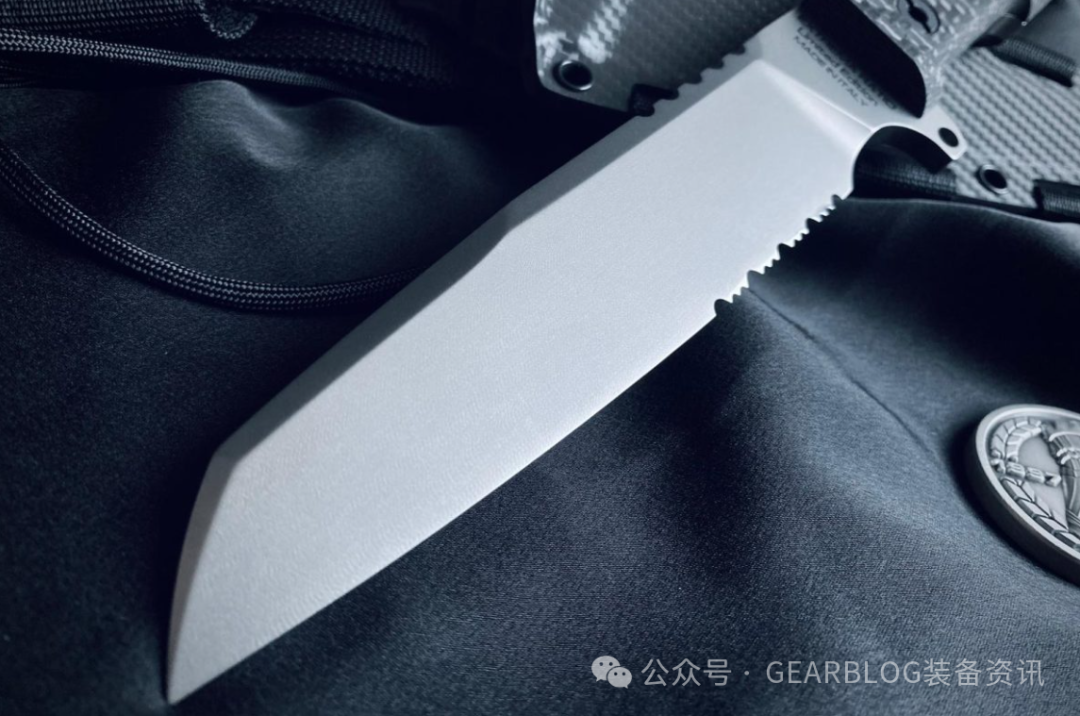 Extrema Ratio 推出限量版 Task Carbon Titanium 刀具