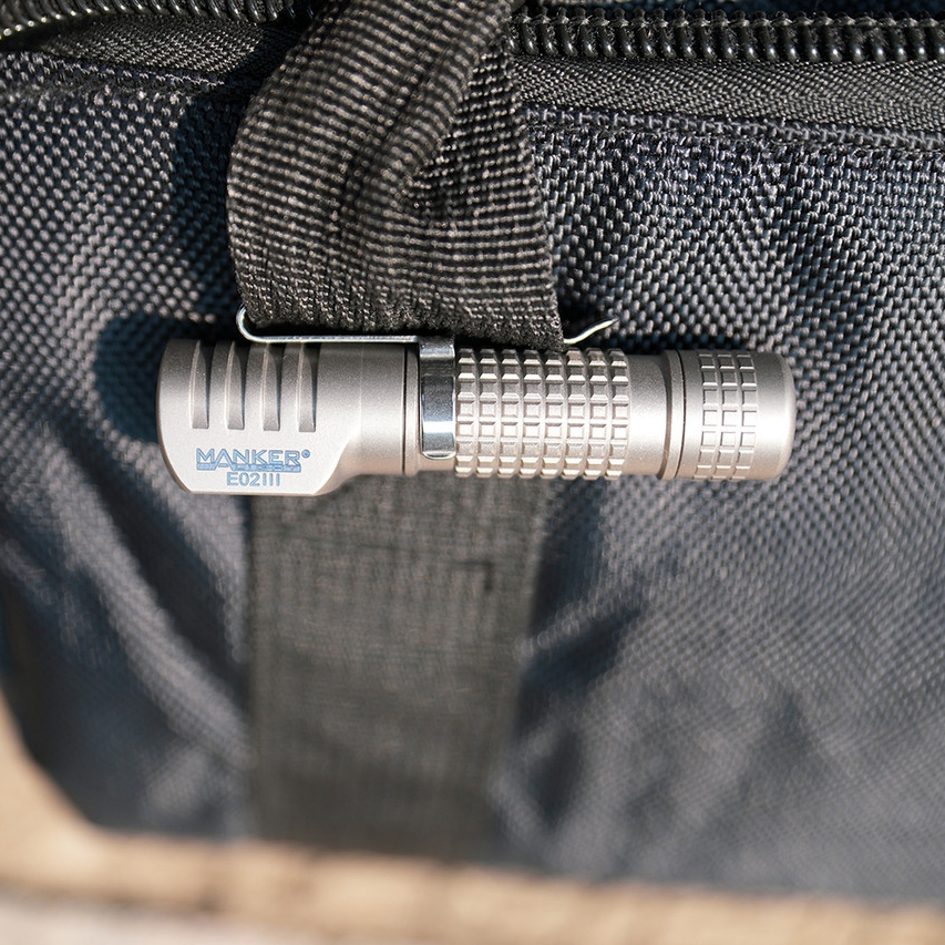 Mankerlight E02 III 漫客钛合金版本拐角强光小手电筒 368