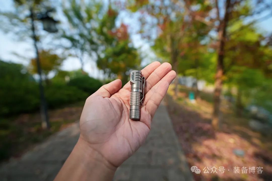 Mankerlight E02 III Ti - 钛金属日常携带手电筒