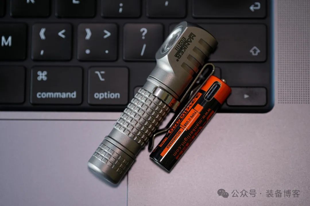 Mankerlight E02 III Ti - 钛金属日常携带手电筒