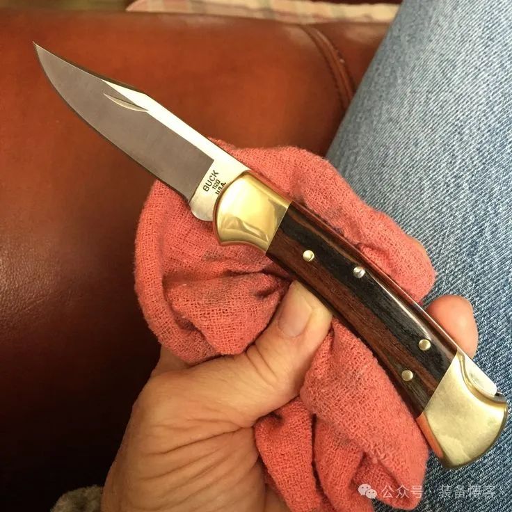 不是最好，确是最经典的折刀 Buck 110 测评 - 装备博客
