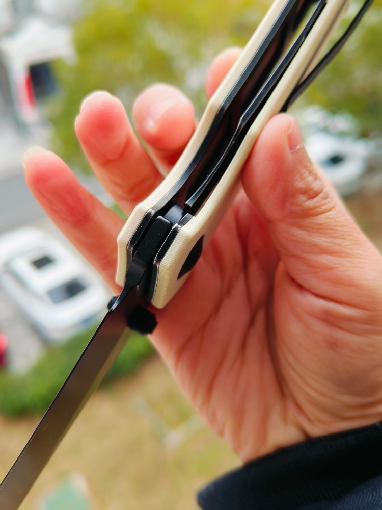 Tenable Fermi  14C28N钢  G10手柄  T1122A1