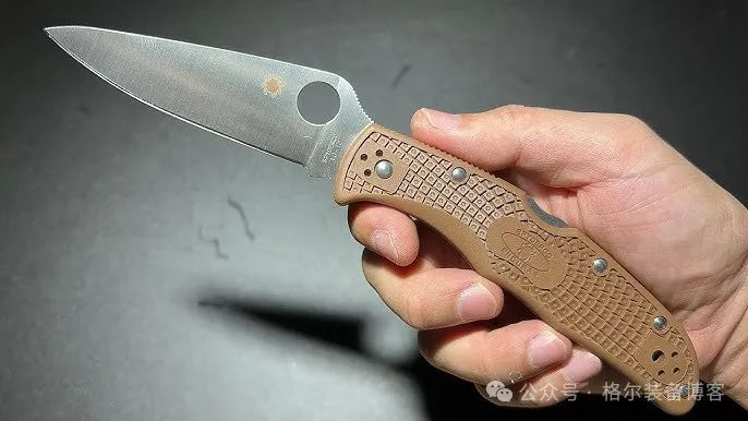 Spyderco C10：经典战术折刀的永恒魅力 - 装备博客