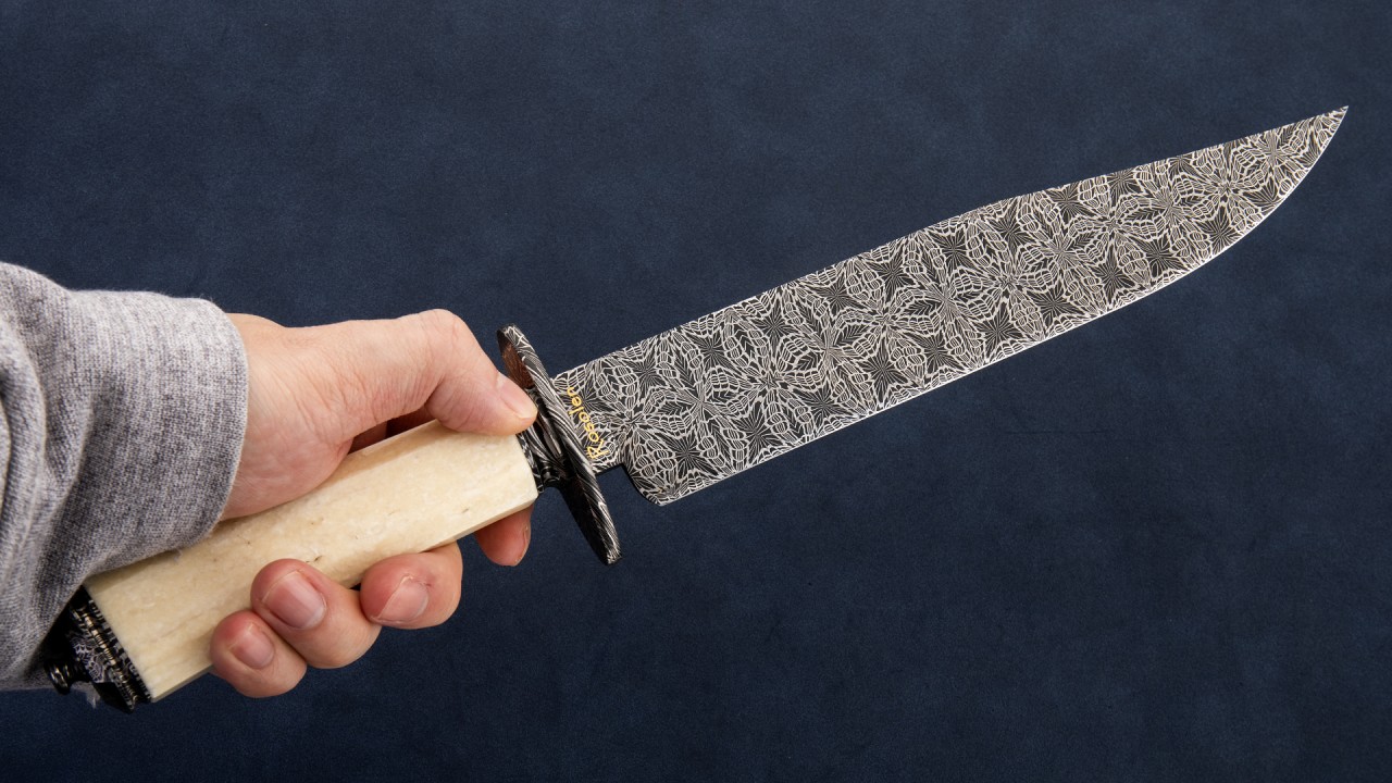 巴西名匠丹尼尔.罗索伦 花海迷宫 大马士革钢 化石海象牙柄 艺术刀剑